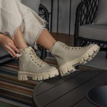 Coturno Bota Feminino Tratorado Cano Alto Com Fivela Confort Coturno Bota Feminino Tratorado Cano Alto Com Fivela Confort