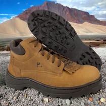 Coturno De Homem Country Original Caminhos da Roça Couro Solado Tratorado Marrom Caramelo-REF:KA16