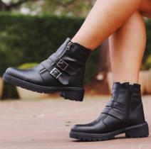 Coturno Feminino Com Fivela Lateral Sintético