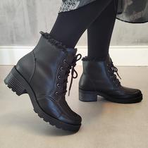 Coturno Feminino Olivar Elegante Forrado com Lã Pelinhos Coturno Feminino Olivar Elegante Forrado com Lã Pelinhos