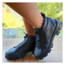 Coturno Feminino Preto Com Sola Tratorada de Borracha