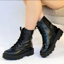 Coturno Preto Com Cadarço em Couro Legítimo com Zíper Calce Fácil Cor:PretoTamanho:35Gênero:Feminino Coturno Preto Com Cadarço em Couro Legítimo com Zíper Calce Fácil Cor:PretoTamanho:35Gênero:Feminino