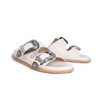 Couro Barretos Off White Salto 3cm e Fivelas Prata Cor:offTamanho:35 Couro Barretos Off White Salto 3cm e Fivelas Prata Cor:offTamanho:35