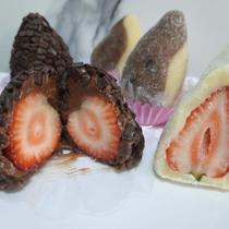 Coxinha de morango sabores ninho com Nutella , brigadeiro, casadinho