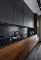cozinha em madeira preta