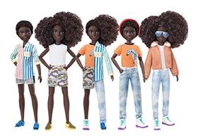 Creatable World Deluxe Character Kit DC-319 Customable Doll with Black Curly Hair, 6 Pieces Doll Clothes, 3 Pares de Sapatos e 2 Acessórios, Jogo Criativo para Todas as Crianças 6 Anos de Idade e Up