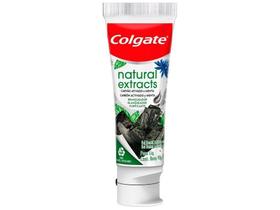 Creme Dental Colgate Natural Extracts Carvão Ativado e Menta 90g Creme Dental Colgate Natural Extracts Carvão Ativado e Menta 90g