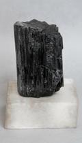 Cristal Turmalina Negra Bruta c/ Base Madeira