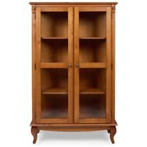 Cristaleira de Madeira Maciça com 02 Portas de Vidro 03 Prateleiras Pés Luiz XV Genebra Cristaleira de Madeira Maciça com 02 Portas de Vidro 03 Prateleiras Pés Luiz XV Genebra