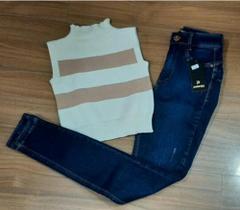Cropped acompanhado de calça jeans Cropped acompanhado de calça jeans