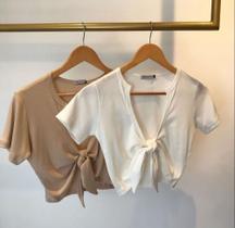 Cropped canelado com nó