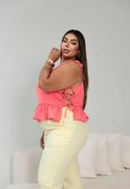 Cropped Duna Anitta Alça Amarrar Lateral Aberta Babado Plus Size Tamanho especial Extra 46 a 50 Cropped Duna Anitta Alça Amarrar Lateral Aberta Babado Plus Size Tamanho especial Extra 46 a 50