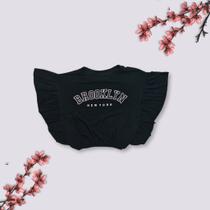 Cropped Feminino Babado no Ombro Estampa Brooklyn New York Cropped Feminino Babado no Ombro Estampa Brooklyn New York