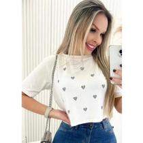 Cropped Feminino Estilo Camiseta Sara Estampa Coração no Tecido Viscolaycra Modelo Super Elegante Moda Verão.