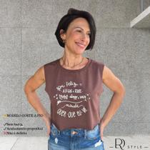 Cropped Feminino Preto com Frase Estampada Modelo Corte a Fio Sem Manga Casual Cropped Feminino Preto com Frase Estampada Modelo Corte a Fio Sem Manga Casual