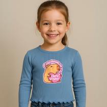 Cropped Infantil Manga Longa em Tecido Ribana Com Estampa de capivara com corações