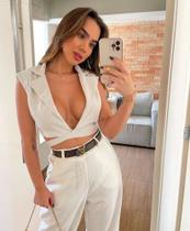 Cropped linho decotado na cor cru