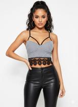 Cropped Poá P&B com Detalhe Strappy e Barra de Renda Guipir Top Feminino com Bojo Estruturado Cropped Poá P&B com Detalhe Strappy e Barra de Renda Guipir Top Feminino com Bojo Estruturado