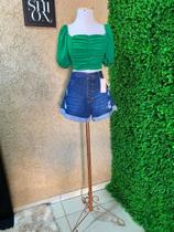 Cropped verde amarração nas costas tamanho único + short jeans com botões e detalhes tamanho 44 Cropped verde amarração nas costas tamanho único + short jeans com botões e detalhes tamanho 44