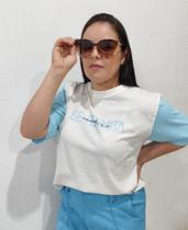 Cropped Vest luz Branco com maga Azul Celeste TAMANHO M