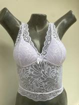 Cropt de renda branco tamanho M com alças largas, uso adulto