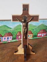 Crucifixo de Mesa e Parede São Bento 15 cm em Madeira - Artigo Religioso Católico - Divinas Artes