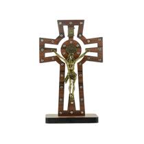 Crucifixo de mesa Madeira c/Medalha de São Bento c/Strass - Príncipe da Paz