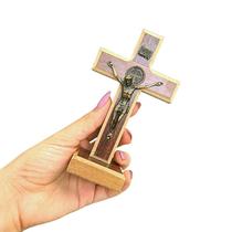 Crucifixo De Mesa Madeira Com Cristo Medalha São Bento 13cm