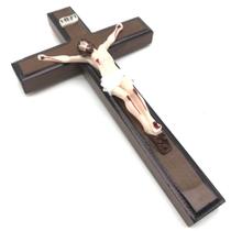 Crucifixo De Parede Madeira Cristo Em Resina 28 Cm - FORNECEDOR 13