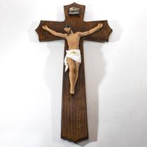 Crucifixo De Parede Marrom Importado Resina 50 Cm