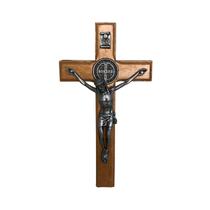 Crucifixo Para Parede Em Madeira Com Medalha De São Bento Em Metal Nas Cores Ouro e Onix de 12cm - Aramom Alisson