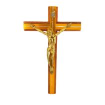 Crucifixo pendurar em madeira - Carmella Presentes