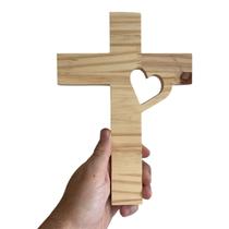 Cruz Crucifixo de Madeira Jesus Coração Minimalista 24cm