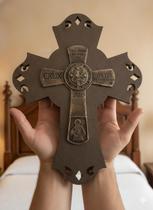 Cruz de São Bento em MDF com Medalha e Oração Enfeite de Parede e Proteção Cruz de São Bento em MDF com Medalha e Oração Enfeite de Parede e Proteção