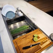 Cuba Cozinha Gourmet 1 Metro Workstation Inox 304 Escovado Com Acessórios Tábua de corte, cesto multiuso e Escorredor para Pratos, Talheres e Copos