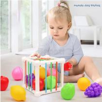 Cubo Didático com Elástico Montessori Encaixe de Frutas ou Legumes Multi Sensorial Pedagógico