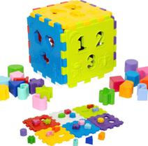 Cubo Didático Mercotoys - brinquedo para bebê com formas para encaixar que vira tapete - criança Cubo Didático Mercotoys - brinquedo para bebê com formas para encaixar que vira tapete - criança