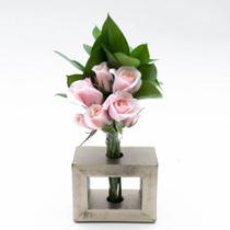 Cubo Dourado com Flores Rosa Nicki