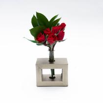 Cubo Dourado com Flores Vermelhas Nicki