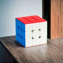 Cubo Mágico Profissional Interativo 3x3 - Raciocínio Lógico, Giro Preciso e Diversão Colorida!