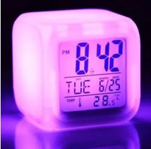 Cubo Relógio Mesa Digital Despertador Brilha Escuro Alarme - MktPlace