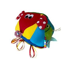 Cubo sensorial colorido de tecido