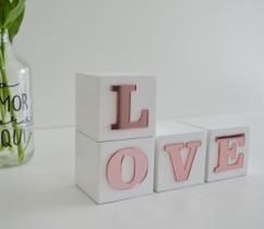 Cubos Decorativos Love Madeira Letras Espelhadas Rosa Sala Quarto Bancada - Ciranda arte - criativa