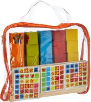 Cubos seriados em madeira