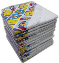 CUEIRO COM APLIQUE GALINHA PINTADINHA 80X80CM com croche