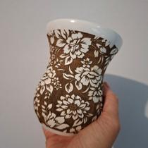 Cuia Chimarrão/ madeira imbuia / gravado a laser 360/ floral/ cor branco