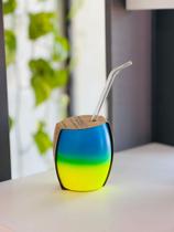 Cuia de chimarrão e tererê azul, verde e amarelo Cuia de chimarrão e tererê azul, verde e amarelo