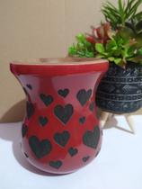 Cuia em madeira cor vermelha com detalhes a laser Cuia em madeira cor vermelha com detalhes a laser