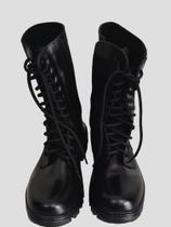 Cuturno militar preto. Cuturno militar preto.