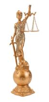 Dama Da Justiça Globo Rosê 31cm Enfeite Resina Advogado Juiz
